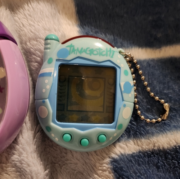 Tamagotchi Pix & Tamagotchi Connection V3 Lot - Picture 3 of 5